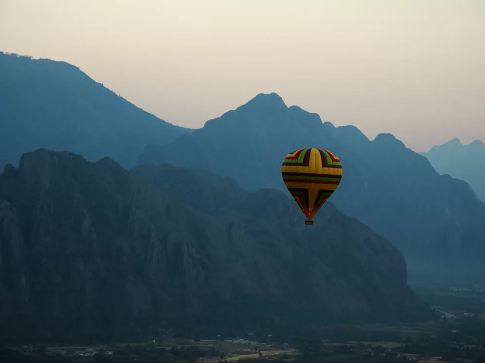 2019, Vang Vieng, Sicht aus dem Heissluftballon.