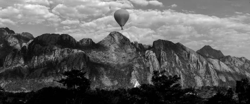 2019, Vang Vieng, die Stadt ist umgeben von Karst-Formation.