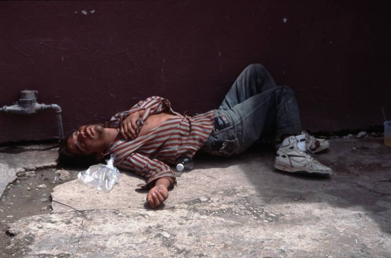 1996, Armut und Alkoholismus sind in Mexico weit verbreitet.