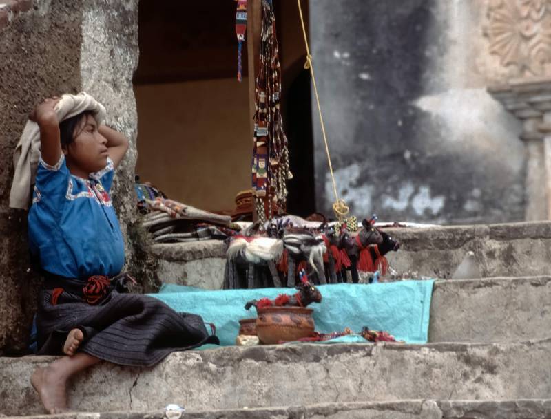 1996, Kind verkauft Souvenirs in San Cristóbal de las Casas.