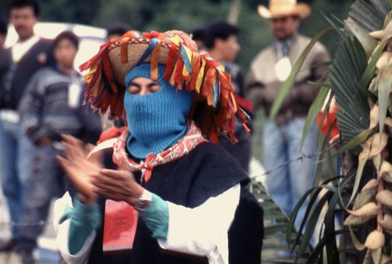 1996, das EZLN ist eine sozialrevolutionäre, indigene Guerilla.