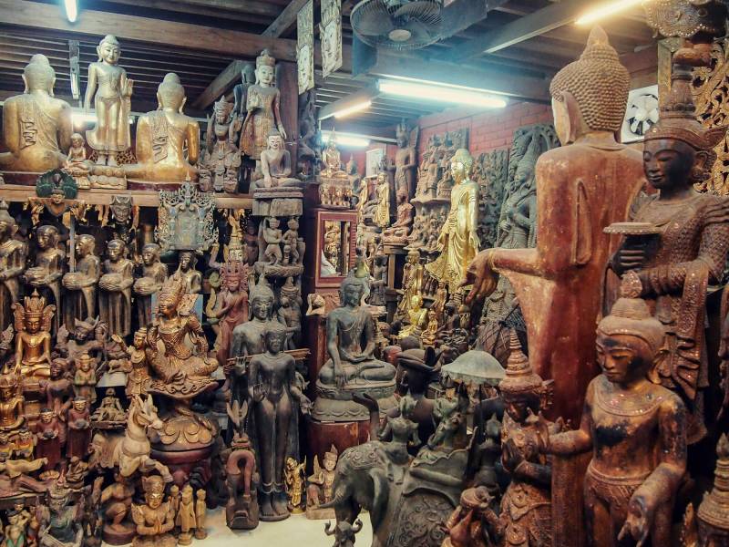 2016, Buddha-Skulpturen-Markt in Mandalay.