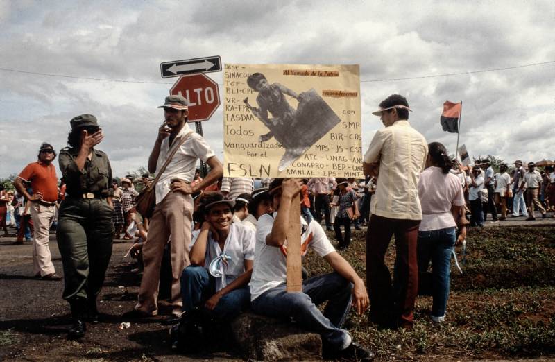 1983, der Sandinismus vereinte verschiedene Strömungen – Marxisten bis Anhängern der Befreiungstheologie).