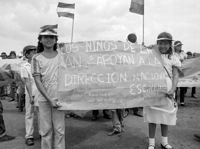 1983, Managua, «die Kinder unterstützen die nationale Direktion».