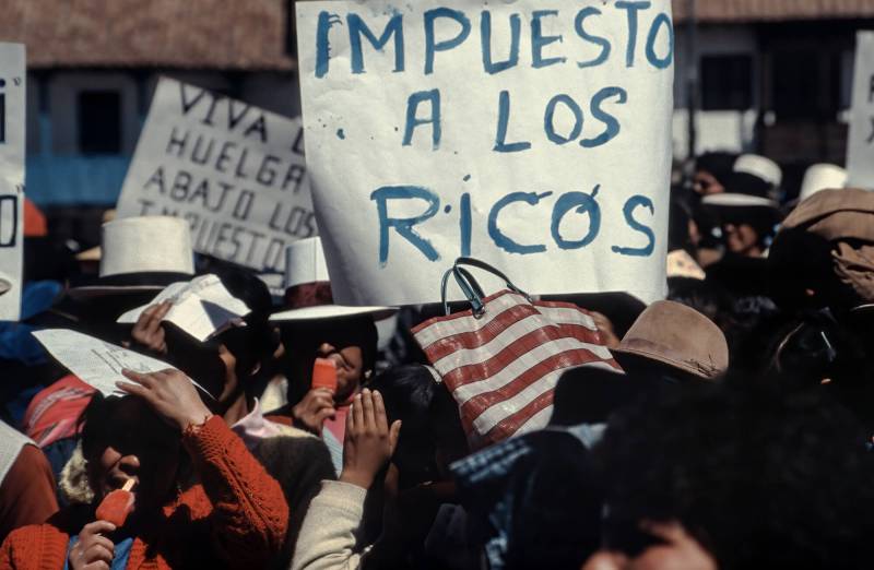 1990, Iquitos, «Steuern für die Reichen».