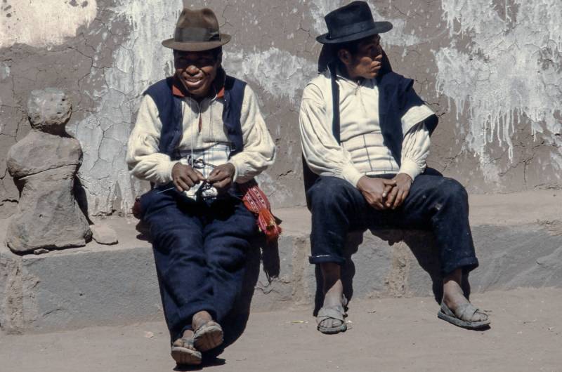 1985, Strickende Männer auf der Isla Taquile.