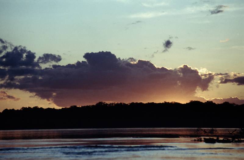 1990, Abendstimmung in der Region Madre de Dios.