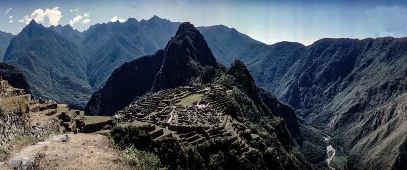 1984, Machu Pichu, 15. Jahrhundert auf 2430 Metern erbaut. Auf der Höhe zwischen den Gipfeln des Huayna Picchu und des Berges gleichen Namens Machu Picchu.
