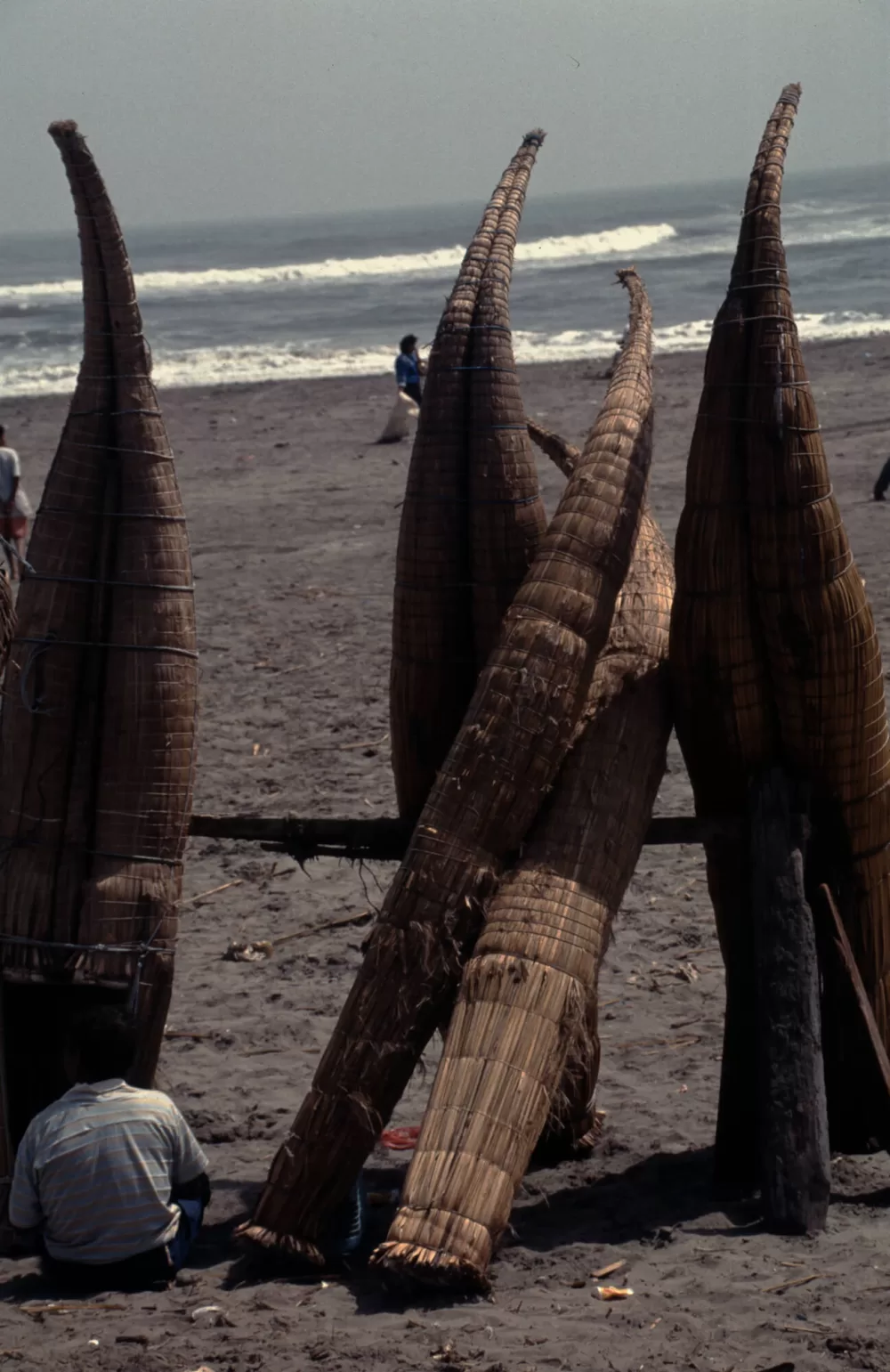 1987, peruanische Schilf-Fischerboote in Huanchaco/Trujillo.