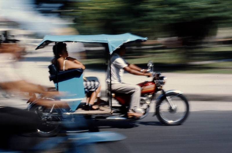 1990, Iquitos, typisches Motorrad-Taxi.