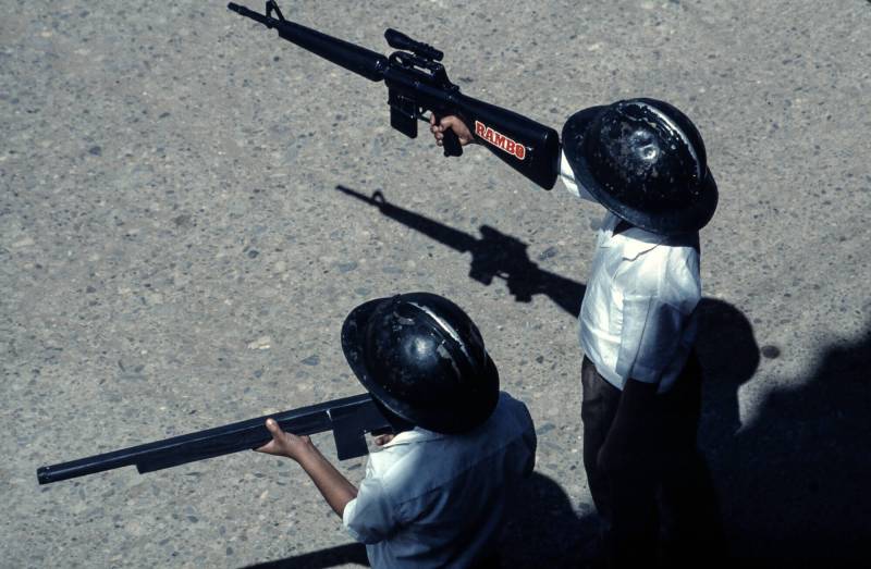 1989, Militarisierung von Kindern ist in Peru üblich.