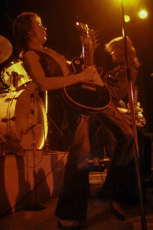 13.12.1974, Volkshaus Zürich, Humple Pie, Steve Marriot, rechts Peter Frampton