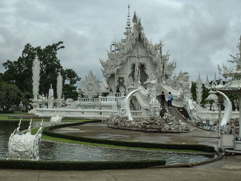 2012, Wat Rong Khun, privates Kunstwerk im Stile einer buddhistischen Tempelanlage in der Provinz Chiang Rai in Nord-Thailand.