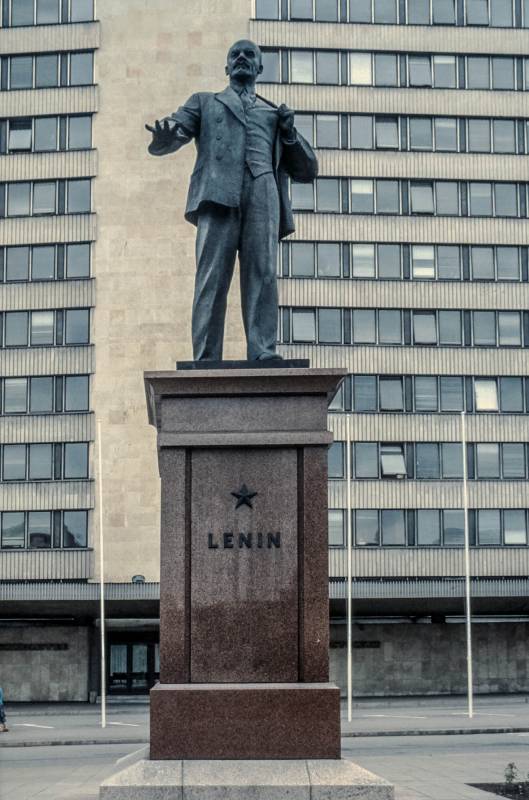 Leninstatue