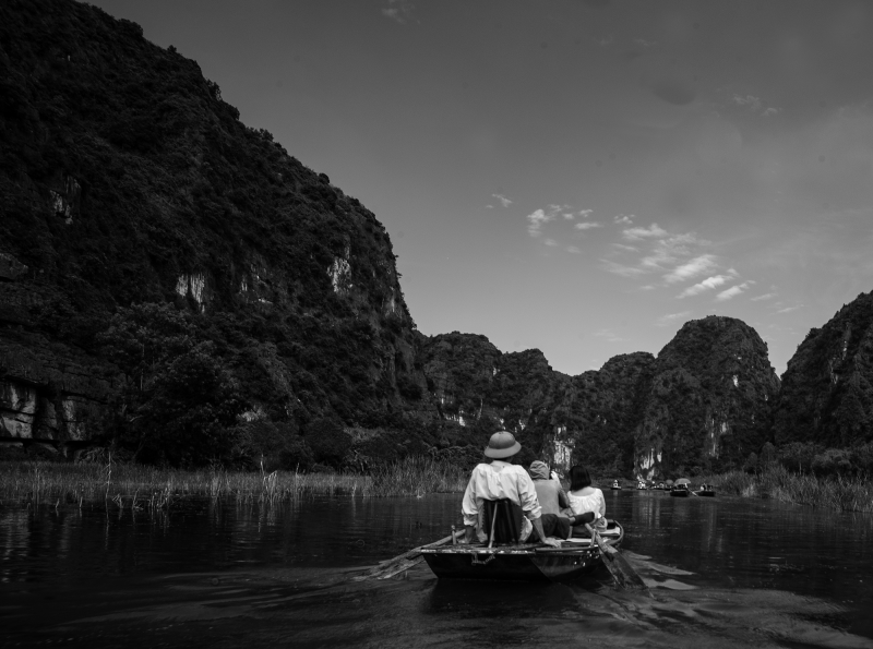 Hoa Lu Ancient Capital ist die Hauptstadt eines alten vietnamesischen Königreichs namens Dai Co Viet aus dem 10. Jahrhundert, berühmt für seine Grotten und Bootsfahrten.