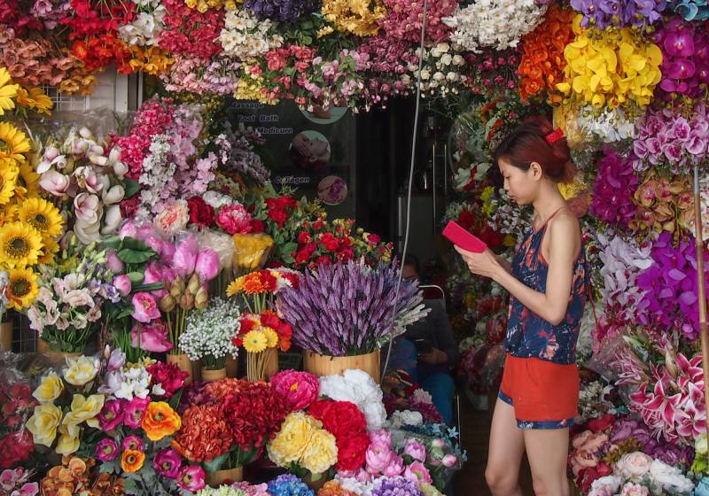 2017, Ho Chi Minh, Farbenmeer in einem Blumenladen.