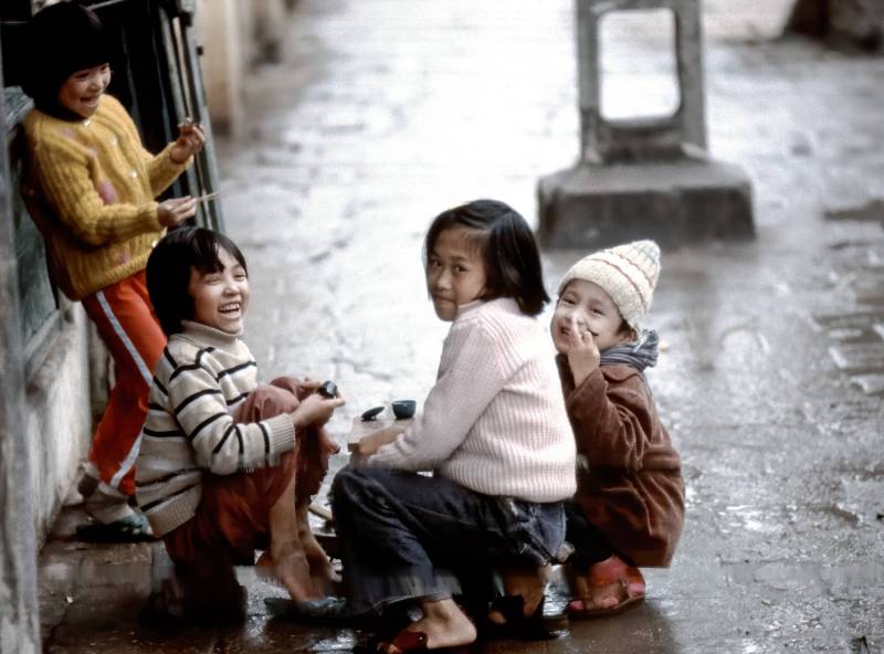 1984, Ho-Chi-Minh-Stadt, Kinder lieben es fotografiert zu werden.