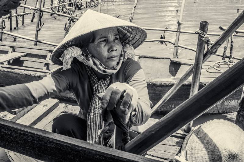 2017, Mekong, Bootführerin mit ihrem Wassertaxi.