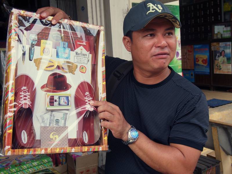 2018, Grabesbeigaben, Glaube der buddhistischen Bevölkerung in Vietnam.